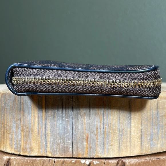 NWOT COACH LARGE PHONE WALLET IN SIGNATURE CANVAS & SMOOTH LEATHER - Picture 8 of 16